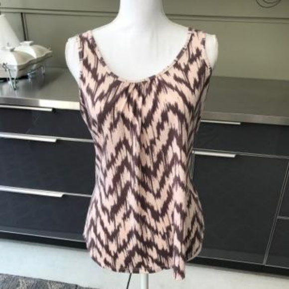 Studio y shirt with cutout back - Picture 2 of 5